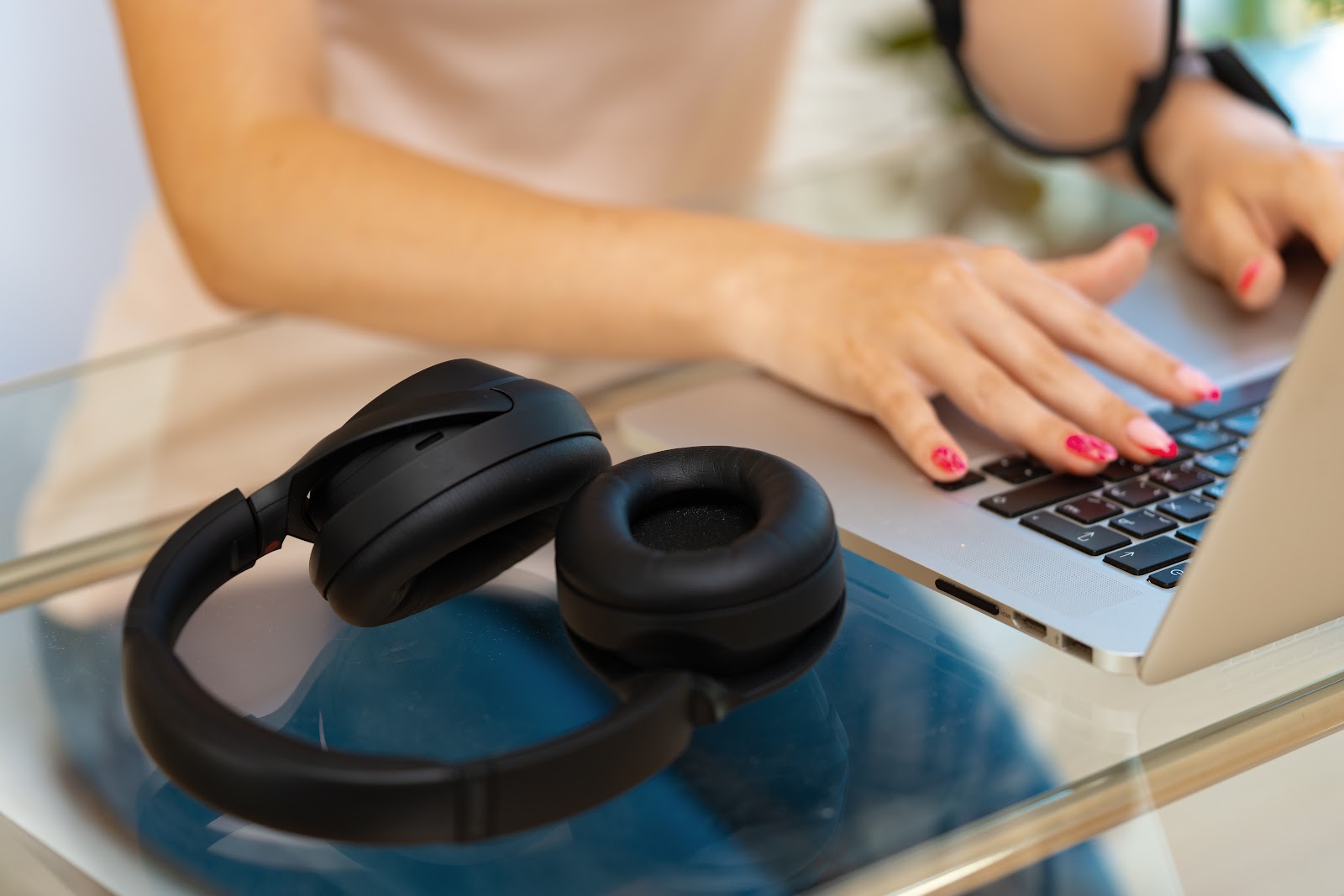 Os melhores headphones QCY para trabalho remoto e produtividade
